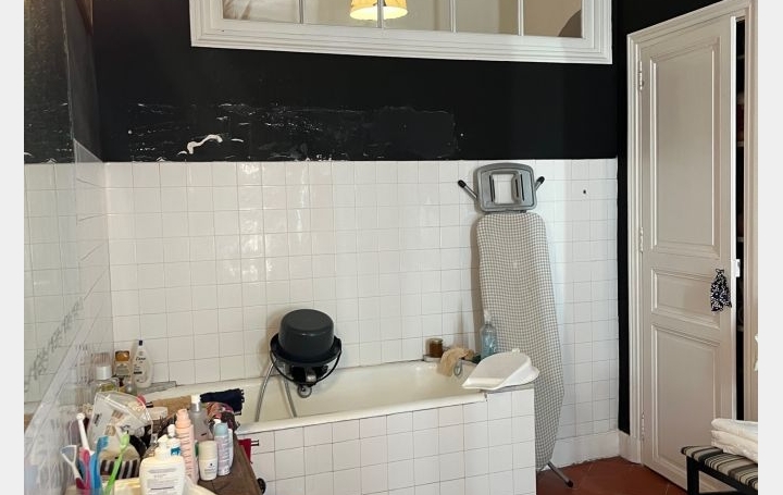 4 Pièces NIMES (30900)  120 m2 930 € 