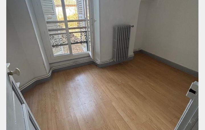 3 Pièces NIMES (30900)  50 m2 590 € 