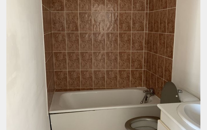 2 Pièces NIMES (30900)  35 m2 483 € 