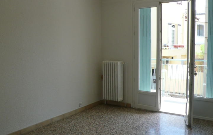 3 Pièces NIMES (30900)  60 m2 703 € 
