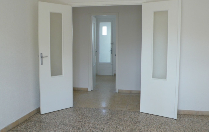 3 Pièces NIMES (30900)  60 m2 703 € 