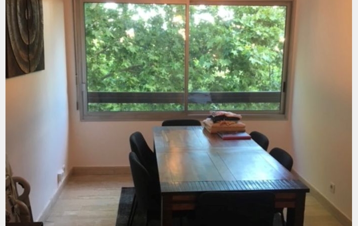 4 Pièces NIMES (30900)  96 m2 1 180 € 