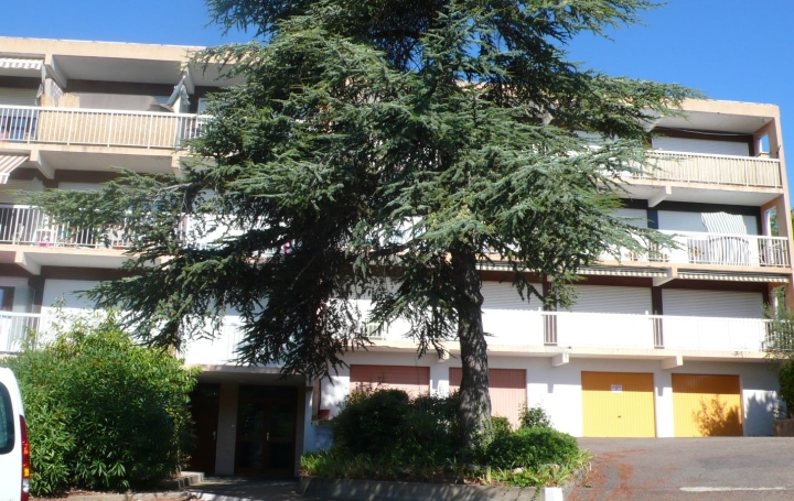 2 Pièces NIMES (30000)  32 m2 540 € 