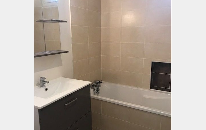 Maison NIMES (30900)  73 m2 1 019 € 