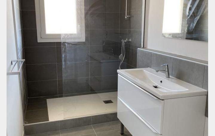 Autre NIMES (30000)  73 m2 193 000 € 