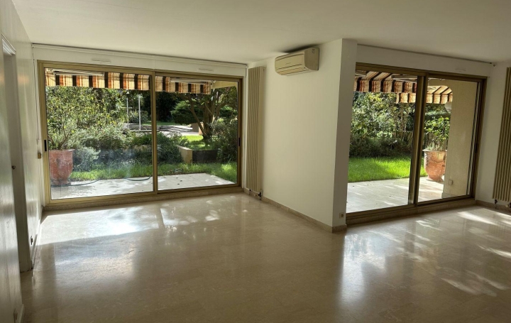 6 Pièces NIMES (30900)  160 m2 497 000 € 