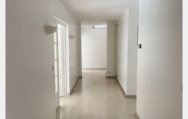 6 Pièces NIMES (30900)  160 m2 497 000 € 