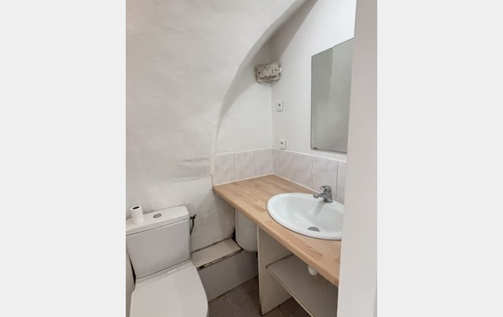 Studio NIMES (30000)  24 m2 59 000 € 