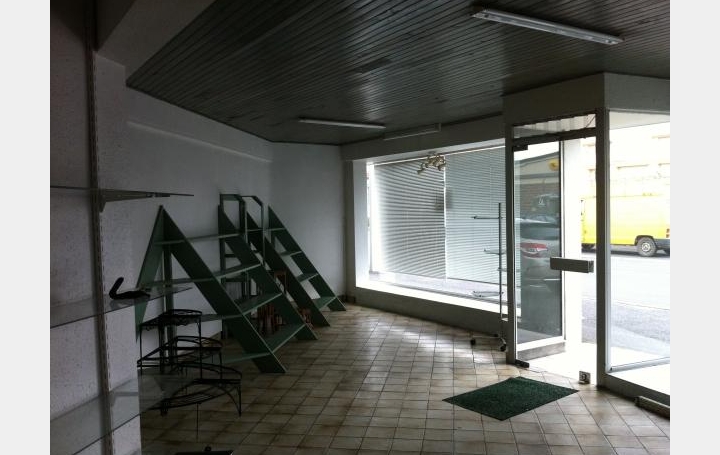 Réseau Immo-diffusion : Local commercial  CHABRELOCHE  76 m2 560 € 