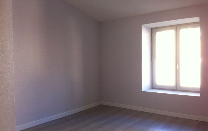 3 Pièces THIERS (63300)  50 m2 410 € 