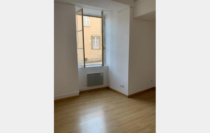 3 Pièces THIERS (63300)  65 m2 385 € 