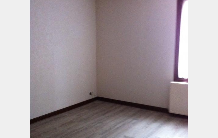 Réseau Immo-diffusion : Maison de village  CHATELDON  82 m2 452 € 