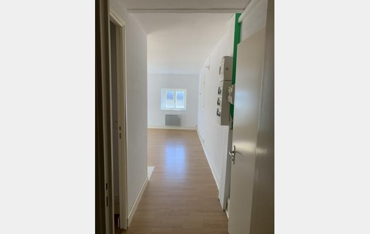 Réseau Immo-diffusion : Appartement P1  THIERS  34 m2 275 € 