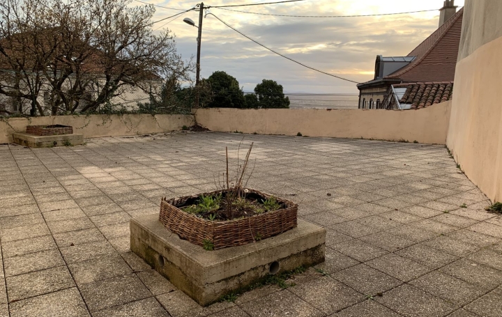 4 Pièces THIERS (63300)  111 m2 700 € 