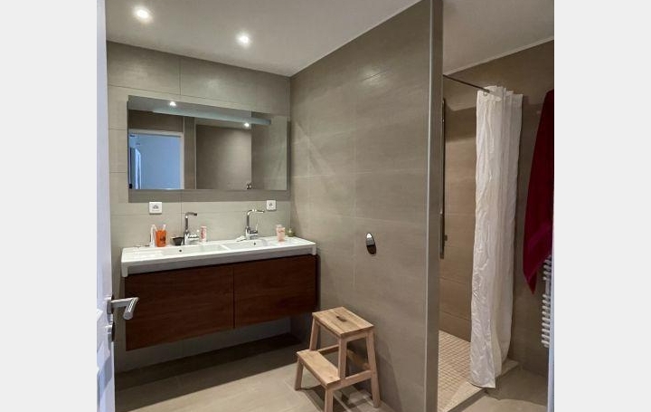 Maison de village CELLES-SUR-DUROLLE (63250)  122 m2 760 € 