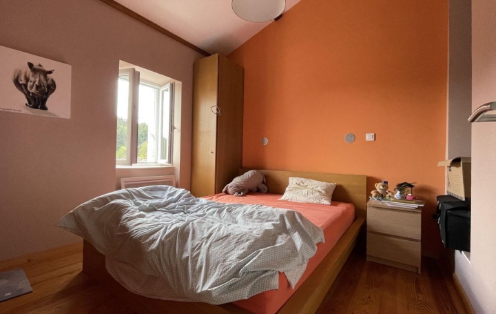 Maison de village CELLES-SUR-DUROLLE (63250)  122 m2 760 € 