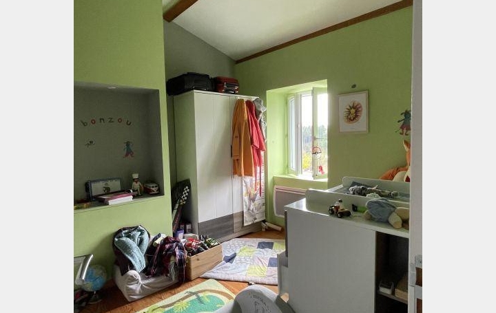 Maison de village CELLES-SUR-DUROLLE (63250)  122 m2 760 € 