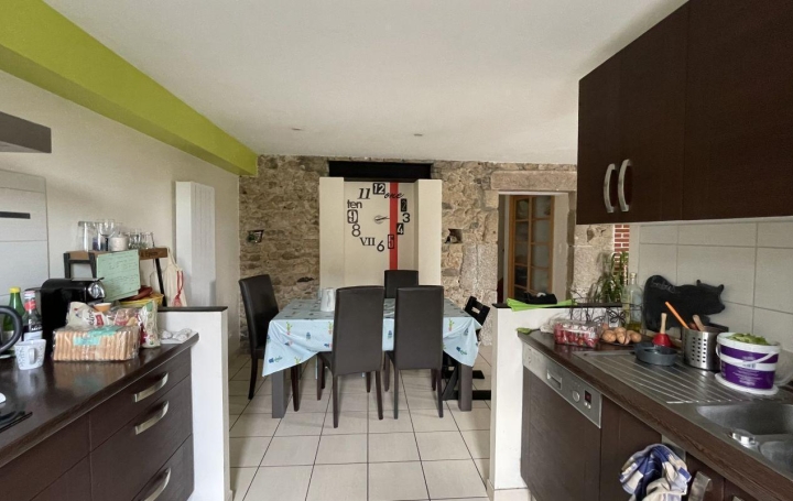 Maison de village CELLES-SUR-DUROLLE (63250)  122 m2 760 € 