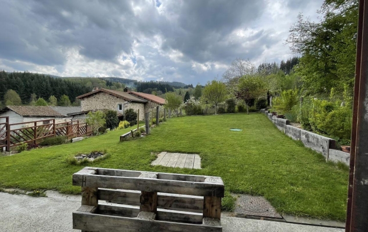 Maison de village CELLES-SUR-DUROLLE (63250)  122 m2 760 € 