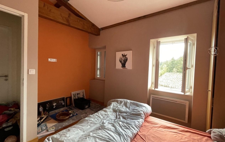 Maison de village THIERS (63300)  122 m2 760 € 