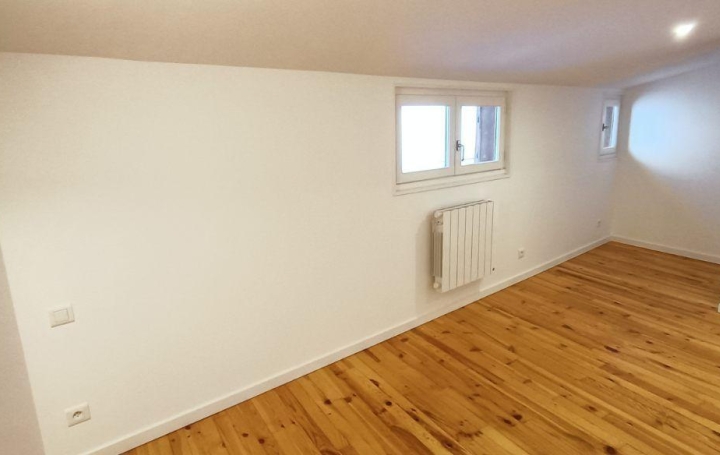 Maison de ville THIERS (63300)  48 m2 435 € 