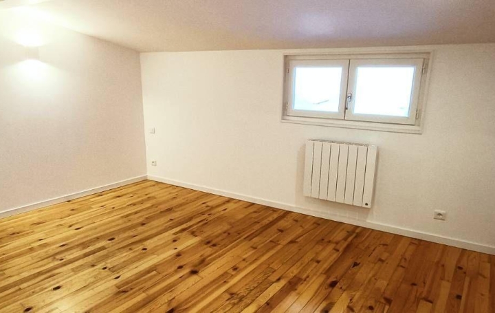 Maison de ville THIERS (63300)  48 m2 435 € 