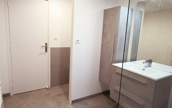 Maison de ville THIERS (63300)  48 m2 435 € 