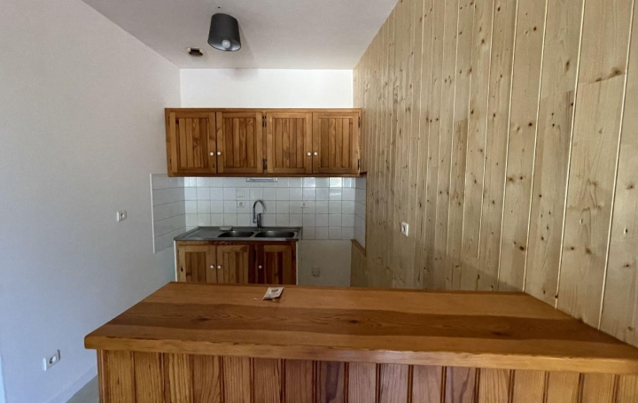 Maison de village THIERS (63300)  53 m2 485 € 