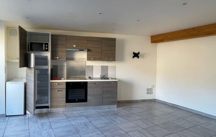 Studio THIERS (63300)  26 m2 330 € 