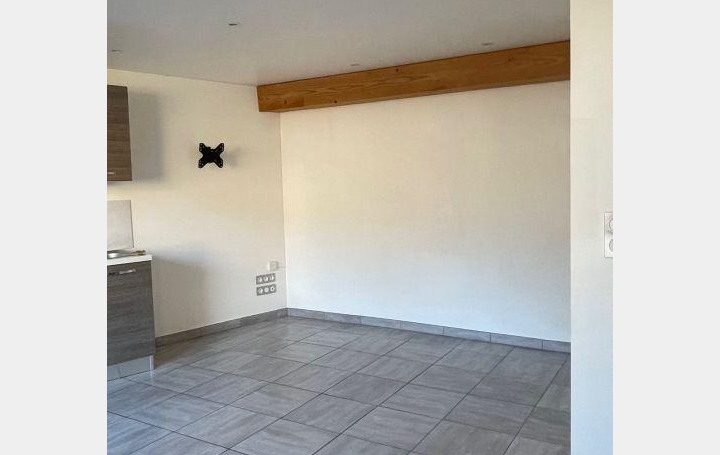 Studio THIERS (63300)  26 m2 330 € 