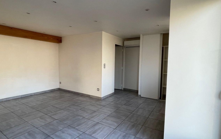 Studio THIERS (63300)  26 m2 330 € 