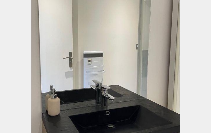 Studio THIERS (63300)  26 m2 330 € 