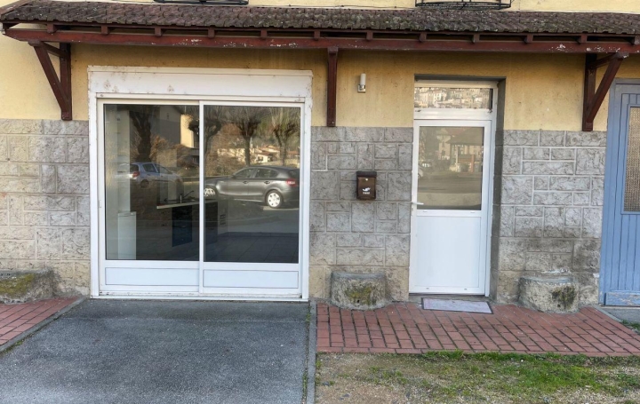 Studio THIERS (63300)  26 m2 330 € 