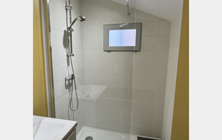 Maison SAINT-REMY-SUR-DUROLLE (63550)  28 m2 310 € 