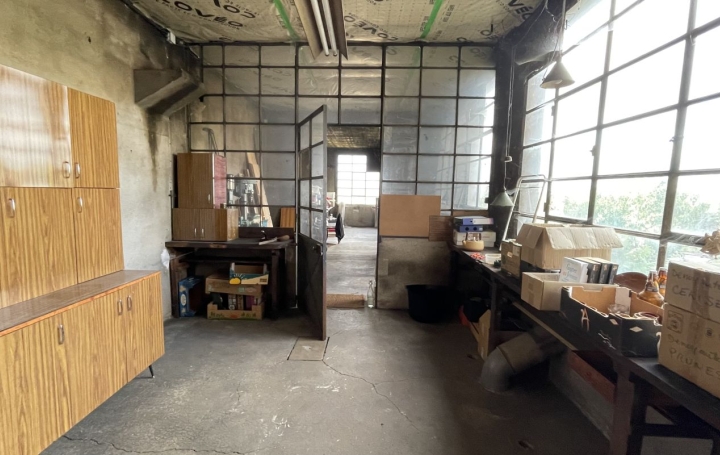 Local d'activité THIERS (63300)  64 m2 195 € 