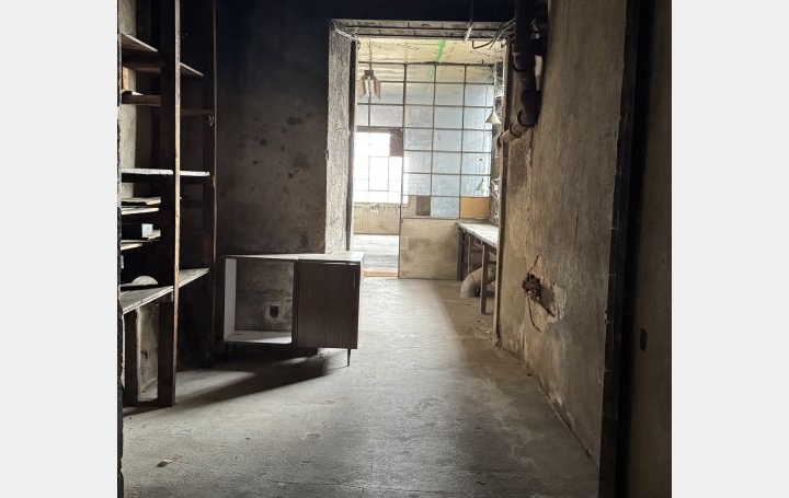 Local d'activité THIERS (63300)  64 m2 195 € 