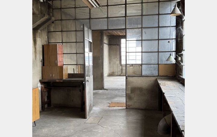 Local d'activité THIERS (63300)  64 m2 195 € 