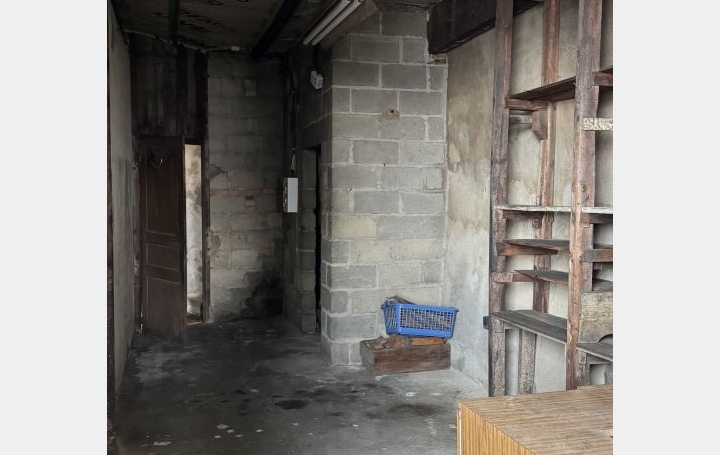 Local d'activité THIERS (63300)  64 m2 195 € 