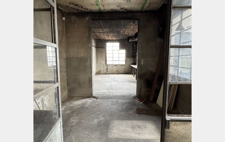 Local d'activité THIERS (63300)  64 m2 195 € 