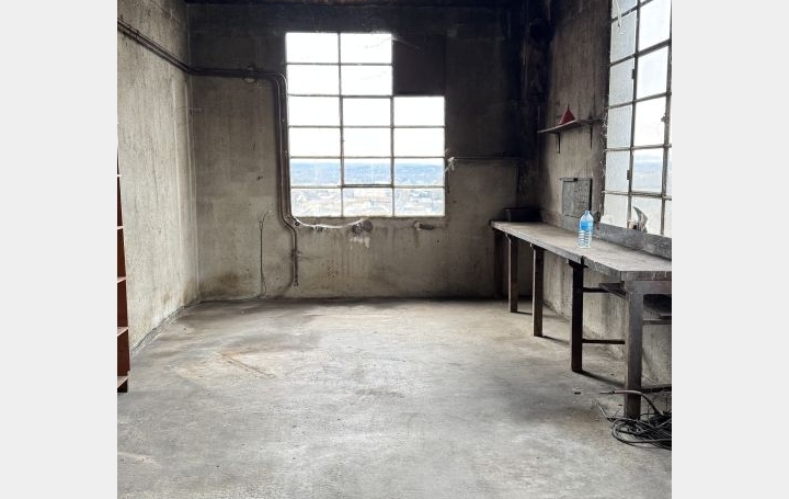 Local d'activité THIERS (63300)  64 m2 195 € 