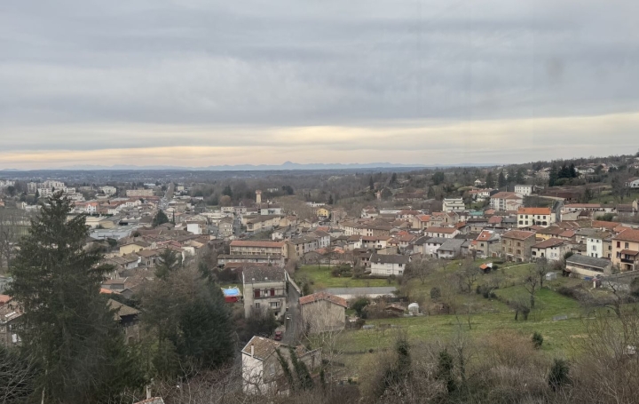 Local d'activité THIERS (63300)  64 m2 195 € 