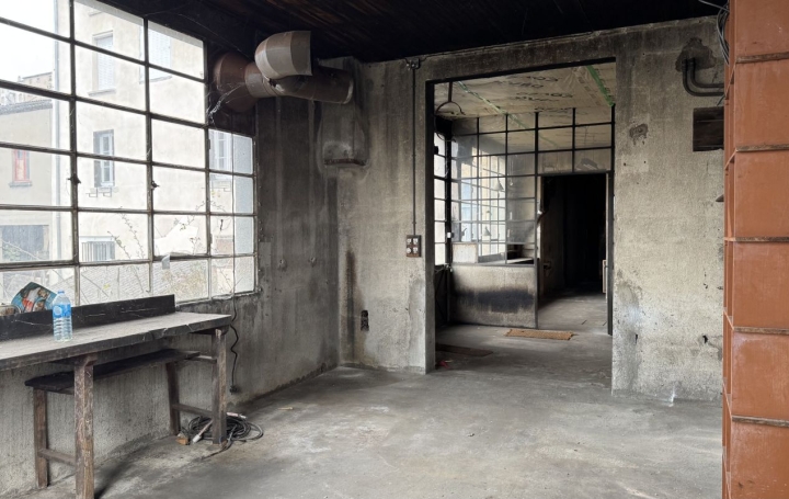 Autre THIERS (63300) 64 m<sup>2</sup> 195 € 