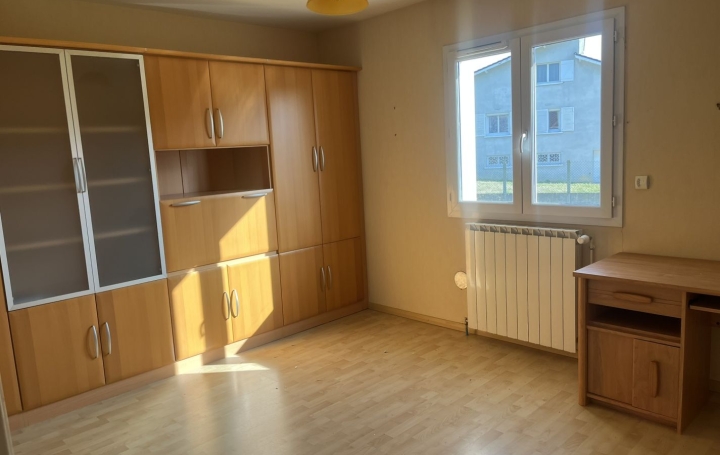 Maison THIERS (63300)  181 m2 1 090 € 