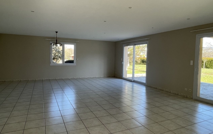 Maison THIERS (63300)  181 m2 1 090 € 