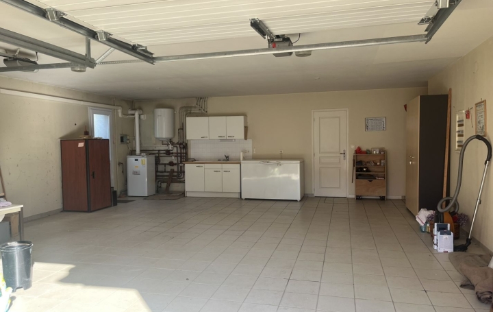 Maison THIERS (63300)  181 m2 1 090 € 