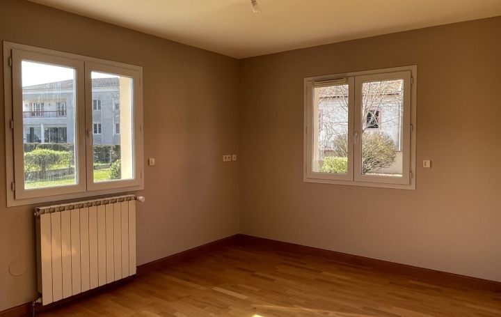 Maison THIERS (63300)  181 m2 1 090 € 