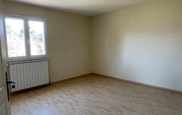 Maison THIERS (63300)  181 m2 1 090 € 