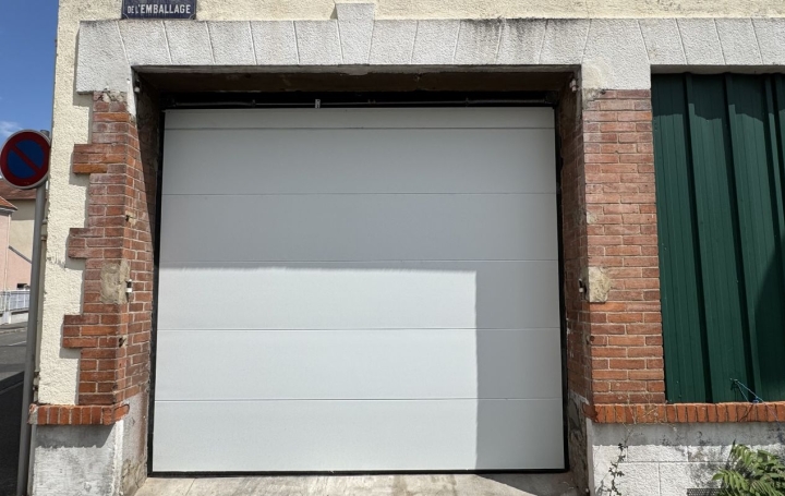 Local d'activité THIERS (63300)  80 m2 365 € 
