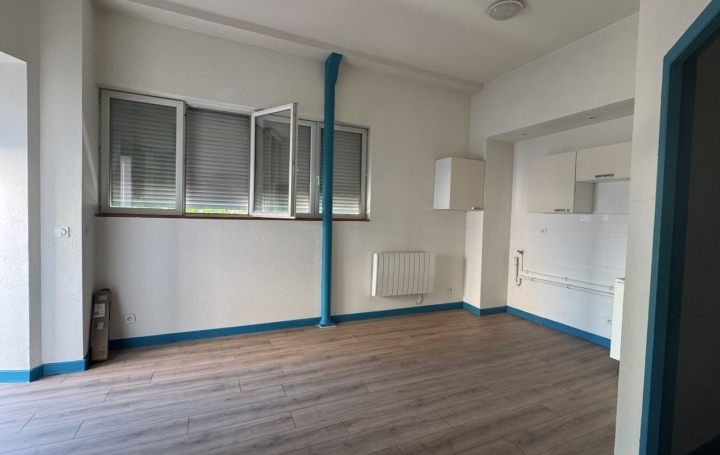 Studio VICHY (03200)  32 m2 300 € 