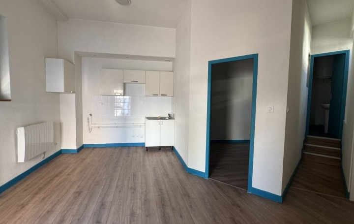 Studio VICHY (03200)  32 m2 300 € 